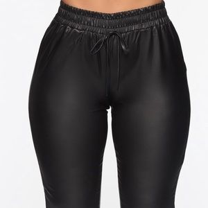 Fashion Nova, Black joggers✨